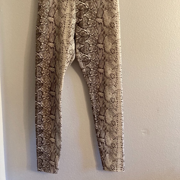 LAST DAY! Lysse Snake Skin Leggings - Picture 2 of 6